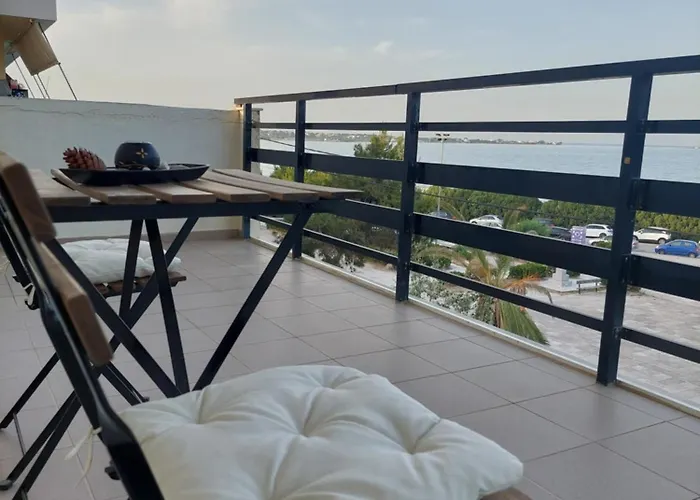 Eleni\'S Seafront Apartment
